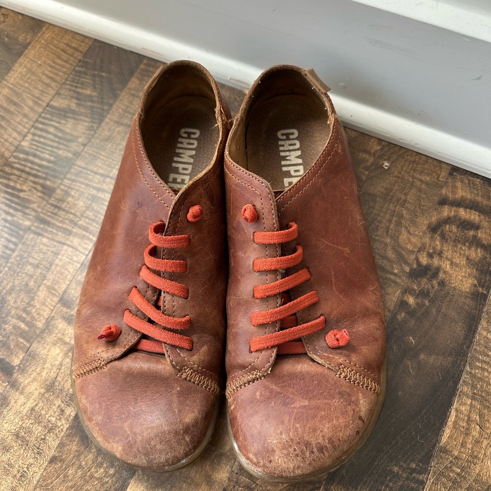 Camper Brown Leather Shoes with Red Laces, size 42